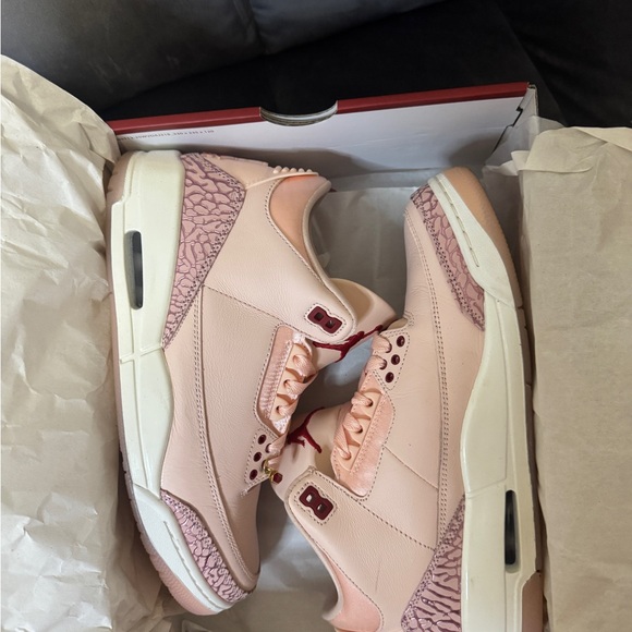 Jordan Retro 3 2025 Valentine Women’s Pink Leather Sneakers with Red Jumpman - Picture 3 of 10